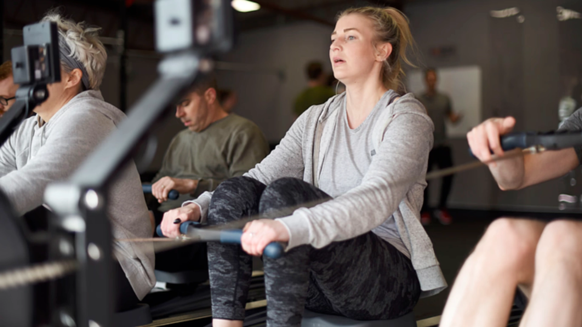 womans do exercises