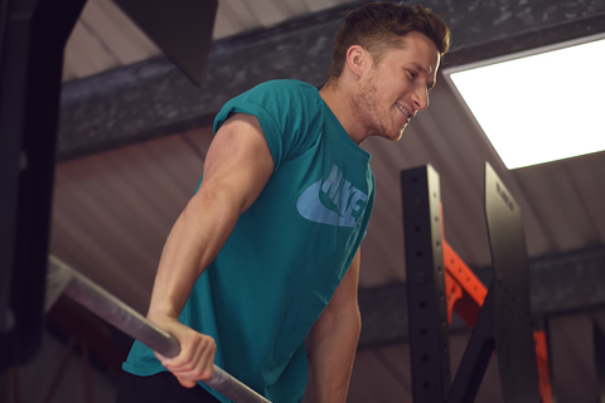 man do pull ups